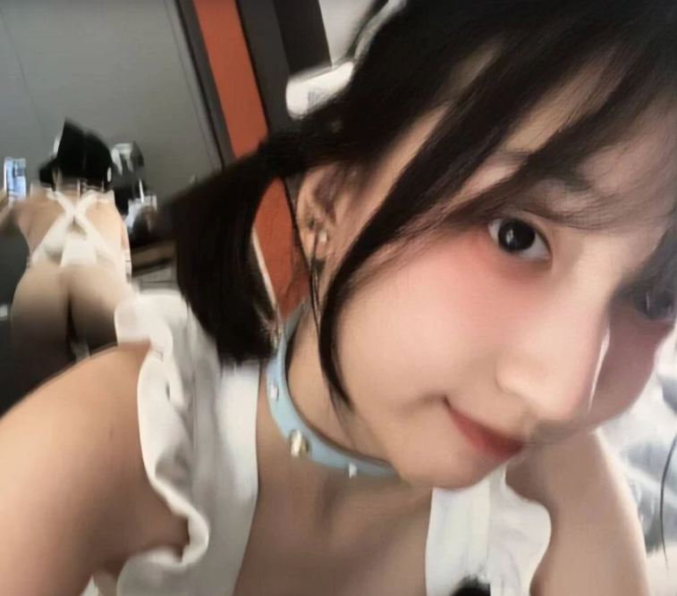 清纯女大学生真实自拍🧁 软萌甜妹自拍｜奶 fufu 的少女感✨ [15P]-黑狗绅士局